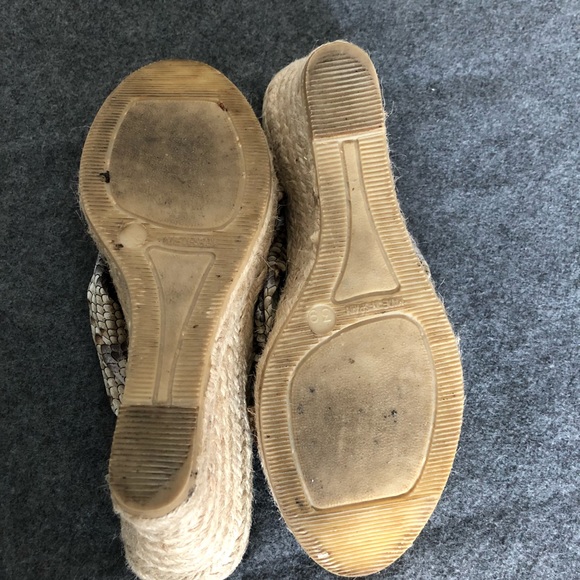 Diane B Milano Wedges Size •8• - Picture 6 of 8